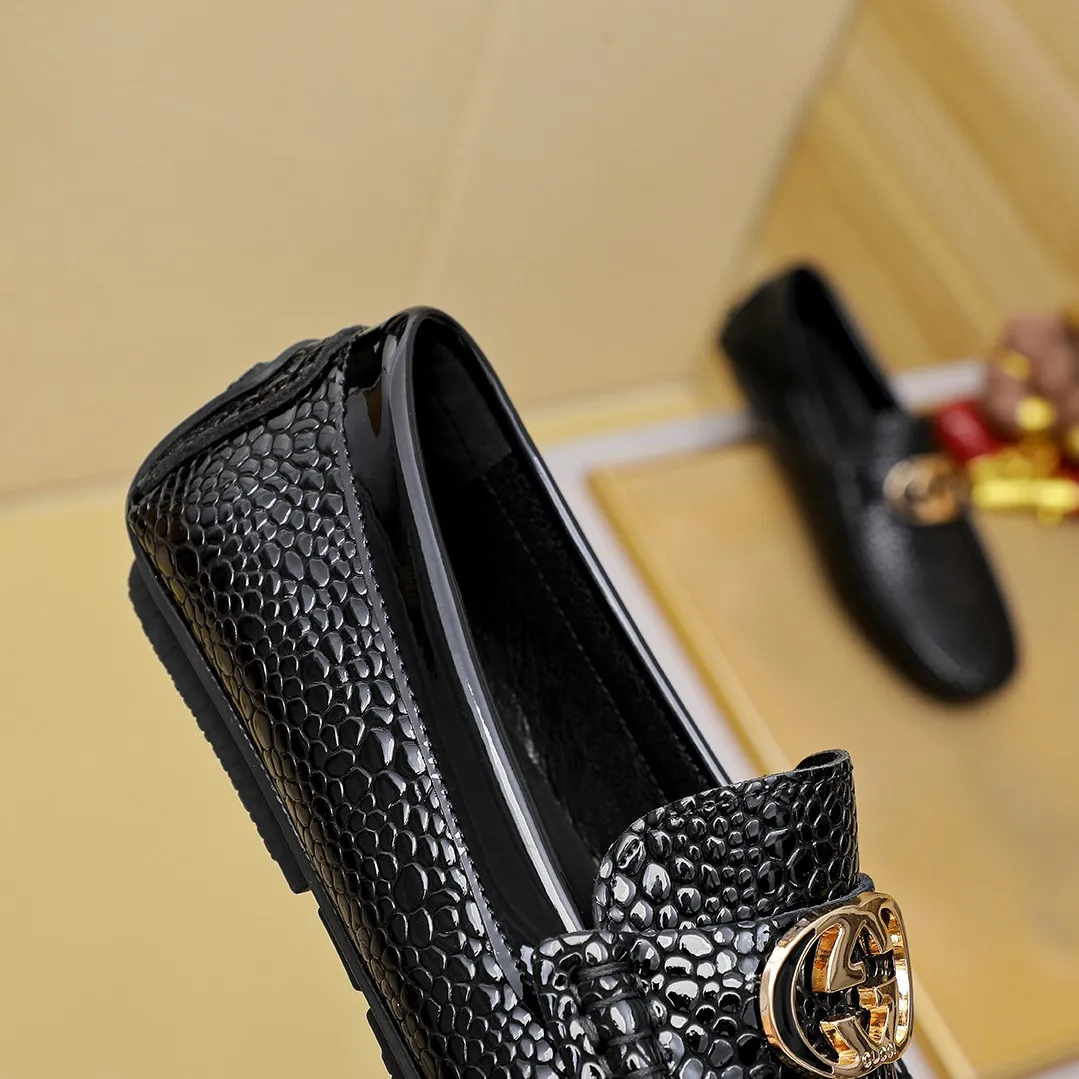 Men's shoes💰360💰🕷🕷️【 GUCCI 】Gucci's best-selling trendy men's casual slip-on shoes🇨🇳Official website original 1:1 mold opening💯Original quality, fine workmanship☘Fashionable and versatile, perfect last shape, comfortable on the feet🍓Trendy men's recommended model, imported cowhide on the top layer🎋High-quality pigskin lining, rubber wear-resistant and non-slip outsole, high-end atmosphere, worth owning🍉Optional 38-45